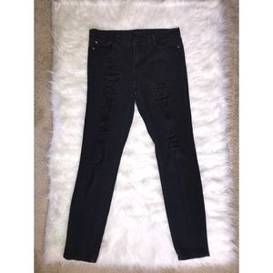 Fashionable Black Ripped Skinny Jeans!